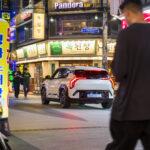 kia-ev3-gtline-snowwhitepearl-seoul-lifestyle-static-digital-1920x1080-0005
